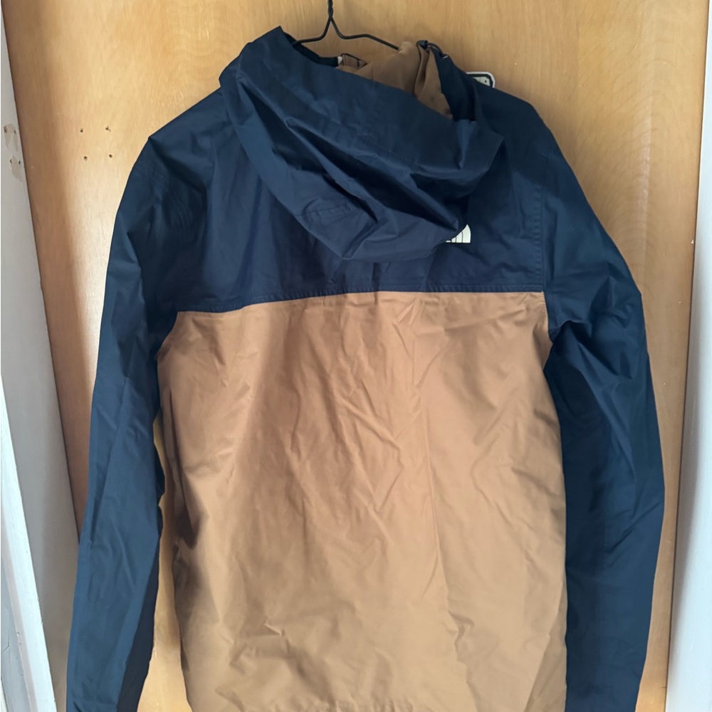 The North Face Men's Jacket in Dark Blue and Tan - Picture 4 of 4